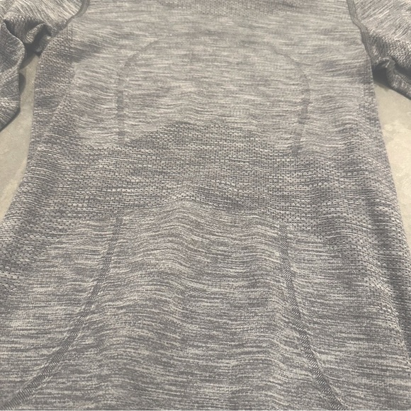 Lululemon Swiftly Tech Long Sleeve Shirt 2.0 Hip Length Slate White Grey Shirt 2 - Picture 4 of 6